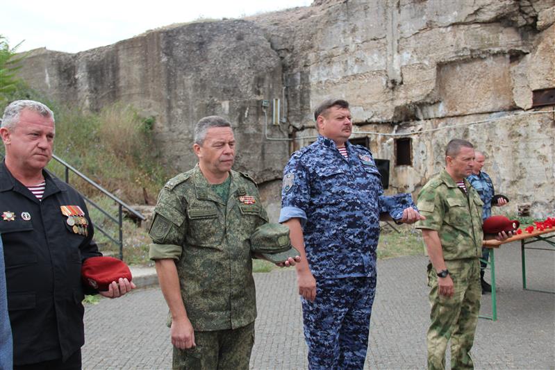 В Севастополе состоялось чествование бойцов ОМОН «Беркут», заслуживших право ношения крапового берета (фото, видео)