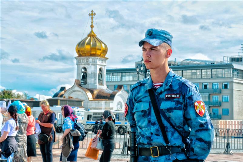 В Москве безопасность паломников обеспечивают военнослужащие московского соединения по охране общественного порядка