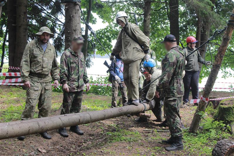 Сотрудники новгородского СОБР приняли участие в проведении военно-патриотического слета «Иверский городок 2019»
