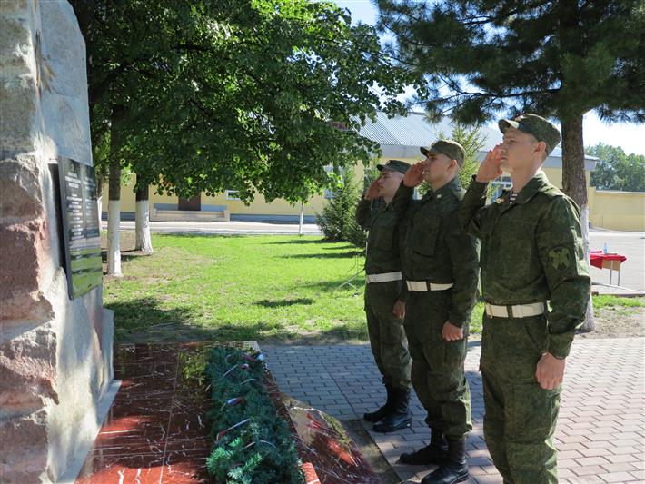 В северском соединении Росгвардии прошло торжественное мероприятие, посвященное открытию Аллеи Славы