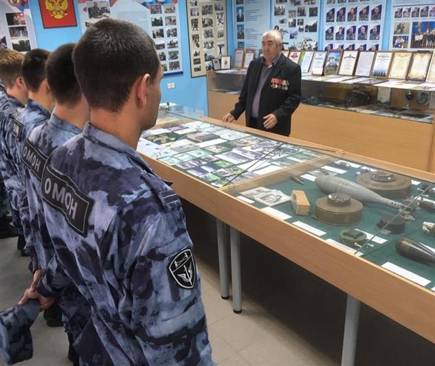 Сотрудники уфимского ОМОН встретились с кавалером ордена Мужества в День ветеранов боевых действий