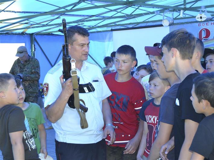Росгвардейцы «прокачали лето» для юных кузбассовцев, отдыхающих в палаточном лагере «Ратник»