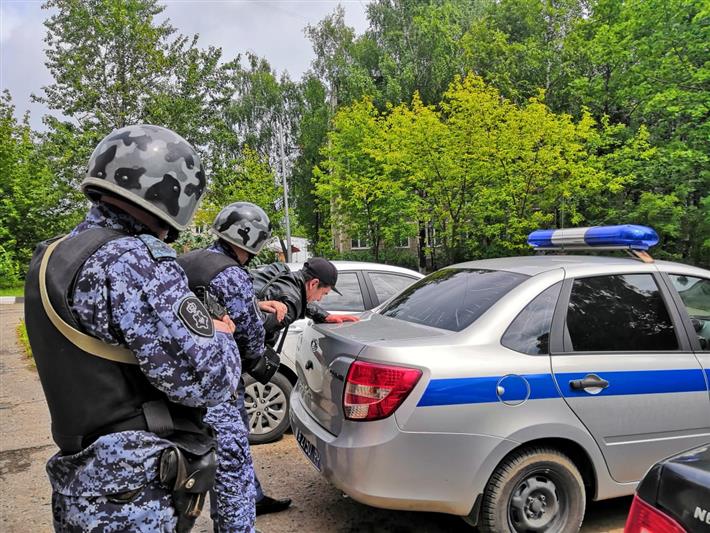 В Подмосковье сотрудники Росгвардии задержали подозреваемого в грабеже 