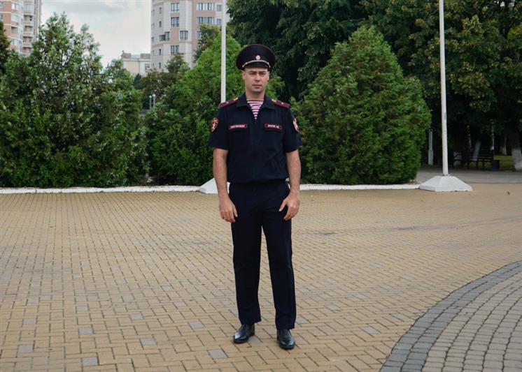 Краснодарский росгвардеец спас тонувшего в море ребенка