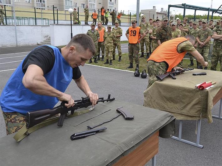 Военнослужащие отряда специального назначения «Кузбасс» отметили  День физкультурника спортивными состязаниями 