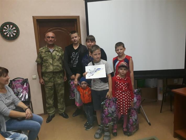 Сотрудники Управления Росгвардии по Липецкой области помогли собраться в школу детям из малообеспеченных семей