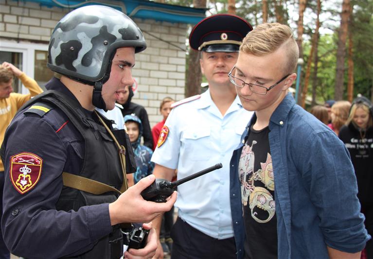 Курские омоновцы присоединились к акции «Каникулы с Росгвардией» 