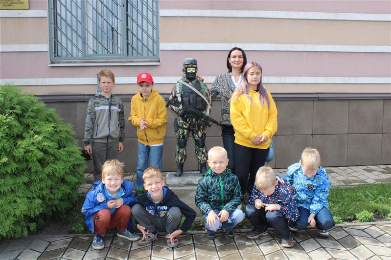 Липецкий СОБР и ОМОН открыл свои двери для школьников