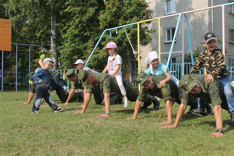Военнослужащие Сибирского округа Росгвардии  провели спортивный праздник для дошколят