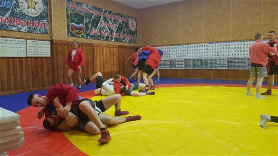 Чемпион мира и Европы провёл мастер-класс по самбо для бойцов екатеринбургских спецподразделений Росгвардии