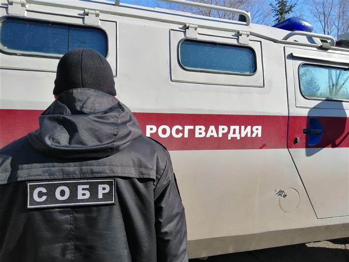 В Волгограде сотрудники СОБР задержали мужчину, оказавшего вооруженное сопротивление полиции