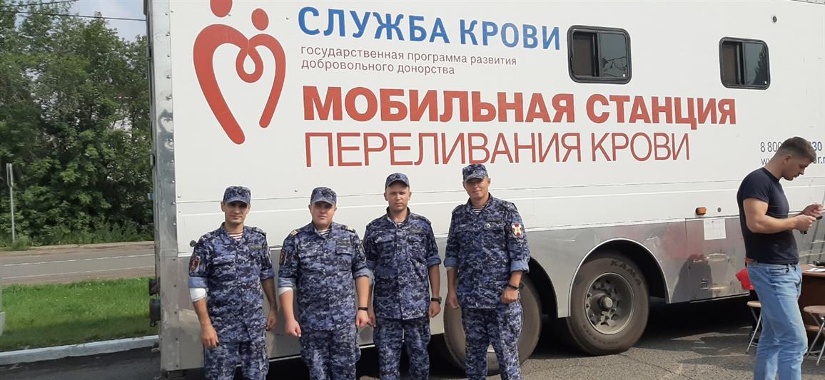 В Красноярске сотрудники Росгвардии приняли участие в Дне донора