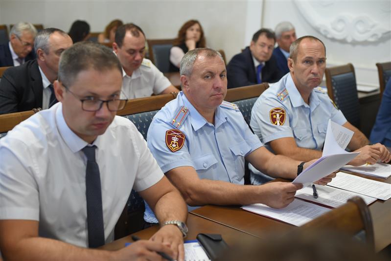 Начальник адыгейского управления Росгвардии доложил главе республики об итогах проверок образовательных учреждений