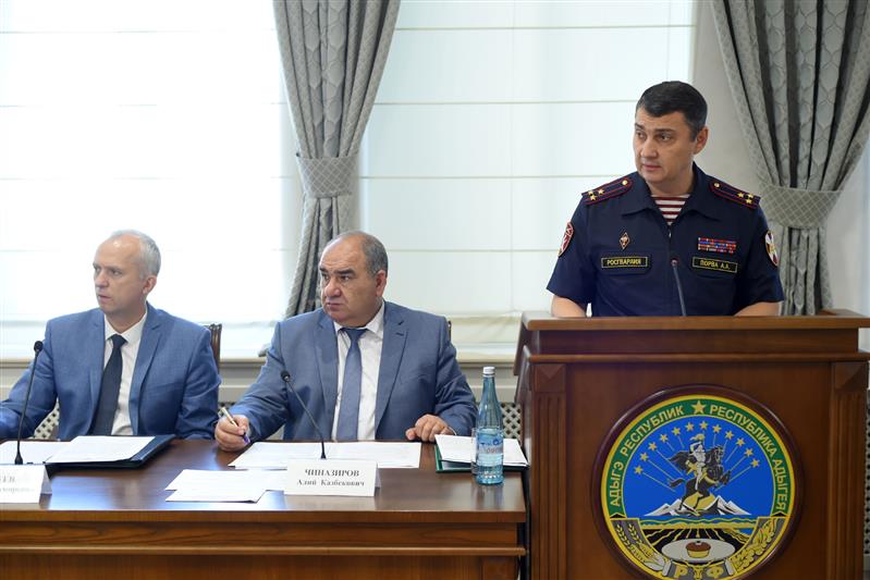 Начальник адыгейского управления Росгвардии доложил главе республики об итогах проверок образовательных учреждений