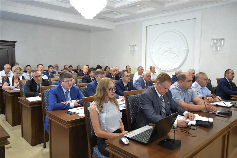 Начальник адыгейского управления Росгвардии доложил о мерах обеспечения безопасности объектов ТЭК на совещании у главы региона 