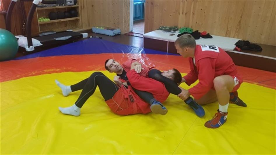 Чемпион мира и Европы провёл мастер-класс по самбо для бойцов екатеринбургских спецподразделений Росгвардии
