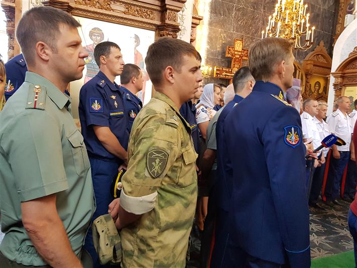 Росгвардейцы приняли участие в богослужении, посвященном прибытию в Астрахань главной иконы Вооруженных Сил России Спас Нерукотворный