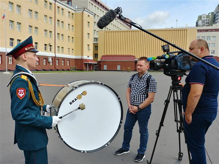 В ПРЕДДВЕРИИ «СПАССКОЙ БАШНИ» ЖУРНАЛИСТЫ ФЕДЕРАЛЬНЫХ ТЕЛЕКАНАЛОВ УЗНАЛИ, КАК МУЗЫКАНТЫ РОСГВАРДИИ ГОТОВЯТСЯ К ФЕСТИВАЛЮ 