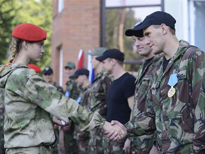 Эстафету патриотического марафона Росгвардии передали новокузнецким школьникам 