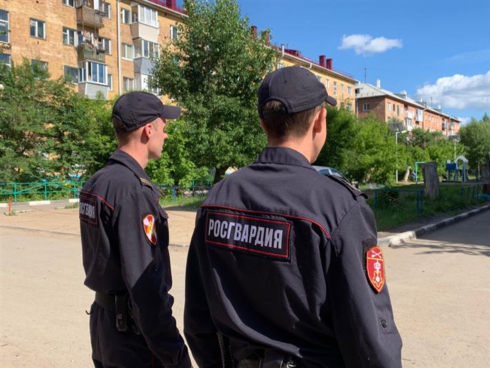 Омские росгвардейцы помогли вернуться домой потерявшемуся 5-летнему мальчику