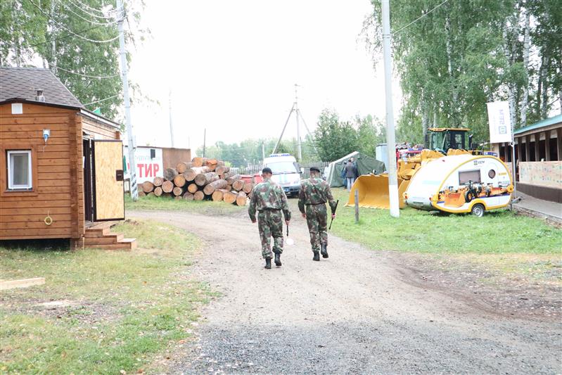 Томские росгвардейцы обеспечивают правопорядок во время проведения фестиваля «Праздник топора»