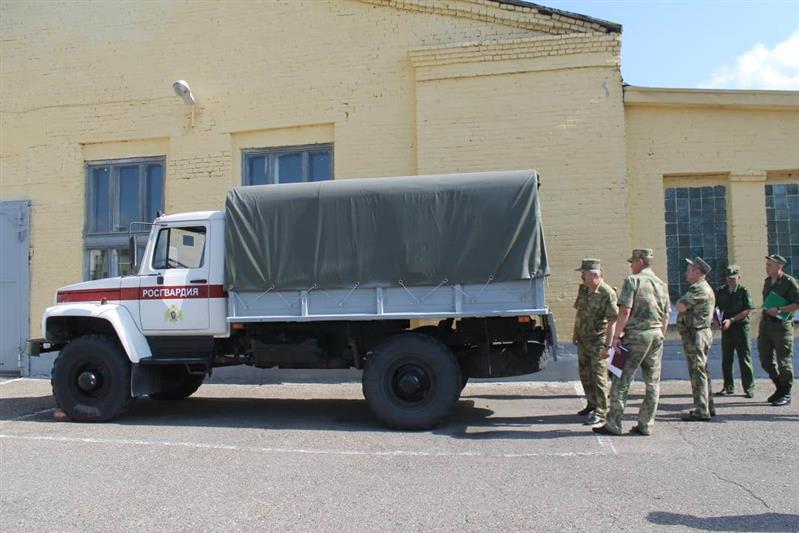 Заместитель командующего Сибирским округом Росгвардии проверил состояние техники и вооружения подразделений ведомства, расположенных в Томской области 