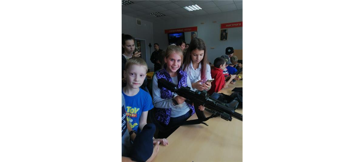 Липецкий СОБР и ОМОН открыл свои двери для школьников