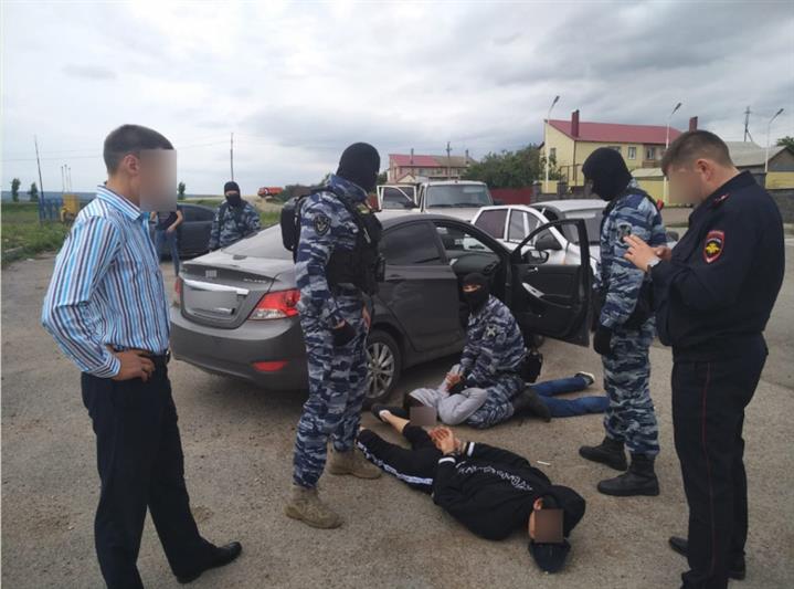 При участии уфимского ОМОН задержаны подозреваемые в кражах, покушении на угон и хранении наркотиков (видео)
