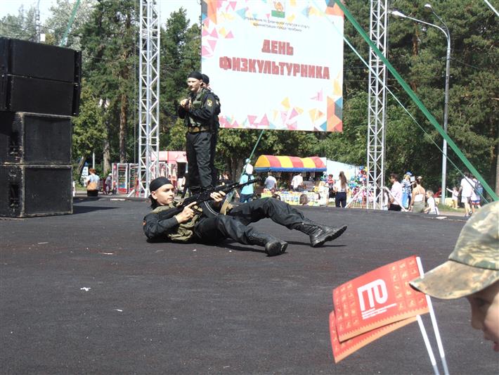 Военнослужащие Уральского округа Росгвардии отметили День физкультурника 