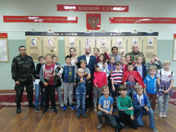 Липецкий СОБР и ОМОН открыл свои двери для школьников