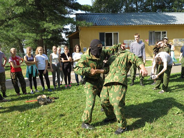 Томские росгвардейцы и представители общественной организации «Сыны Отечества» провели для детей военно-патриотическое мероприятие