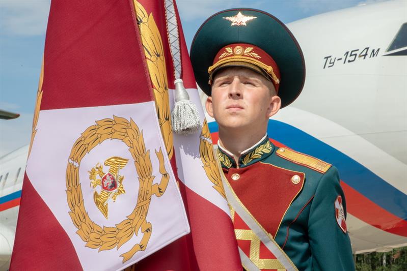ЧКАЛОВСКОМУ АВИАЦИОННОМУ ПОЛКУ ОСОБОГО НАЗНАЧЕНИЯ ВРУЧИЛИ БОЕВОЕ ЗНАМЯ
