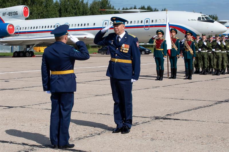 ЧКАЛОВСКОМУ АВИАЦИОННОМУ ПОЛКУ ОСОБОГО НАЗНАЧЕНИЯ ВРУЧИЛИ БОЕВОЕ ЗНАМЯ