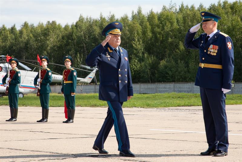 ЧКАЛОВСКОМУ АВИАЦИОННОМУ ПОЛКУ ОСОБОГО НАЗНАЧЕНИЯ ВРУЧИЛИ БОЕВОЕ ЗНАМЯ