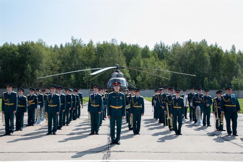 ЧКАЛОВСКОМУ АВИАЦИОННОМУ ПОЛКУ ОСОБОГО НАЗНАЧЕНИЯ ВРУЧИЛИ БОЕВОЕ ЗНАМЯ