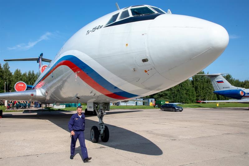 ЧКАЛОВСКОМУ АВИАЦИОННОМУ ПОЛКУ ОСОБОГО НАЗНАЧЕНИЯ ВРУЧИЛИ БОЕВОЕ ЗНАМЯ
