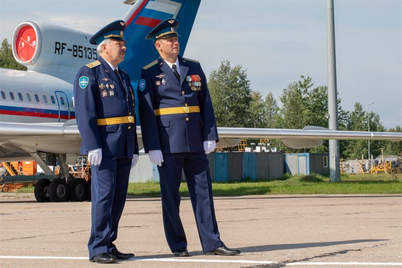 ЧКАЛОВСКОМУ АВИАЦИОННОМУ ПОЛКУ ОСОБОГО НАЗНАЧЕНИЯ ВРУЧИЛИ БОЕВОЕ ЗНАМЯ