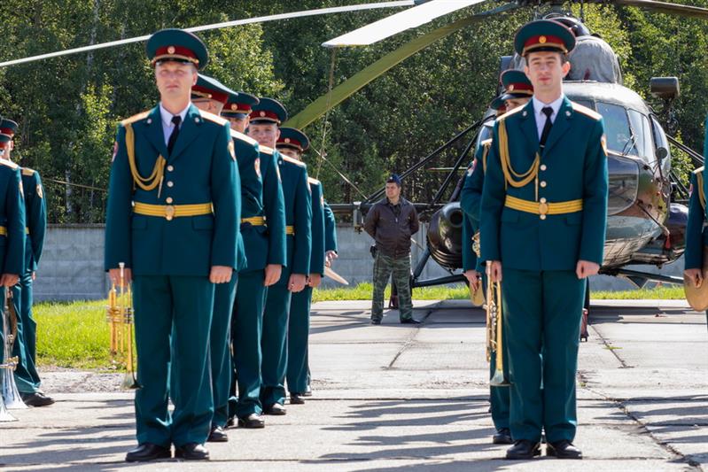ЧКАЛОВСКОМУ АВИАЦИОННОМУ ПОЛКУ ОСОБОГО НАЗНАЧЕНИЯ ВРУЧИЛИ БОЕВОЕ ЗНАМЯ