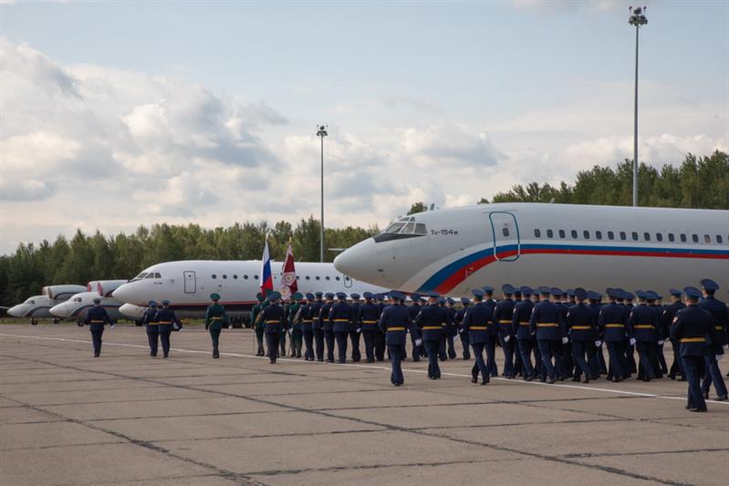 ЧКАЛОВСКОМУ АВИАЦИОННОМУ ПОЛКУ ОСОБОГО НАЗНАЧЕНИЯ ВРУЧИЛИ БОЕВОЕ ЗНАМЯ