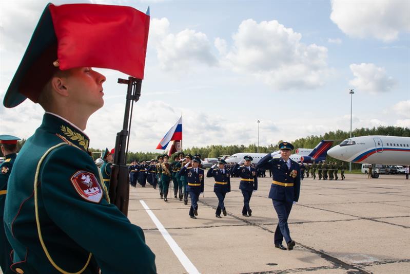 ЧКАЛОВСКОМУ АВИАЦИОННОМУ ПОЛКУ ОСОБОГО НАЗНАЧЕНИЯ ВРУЧИЛИ БОЕВОЕ ЗНАМЯ