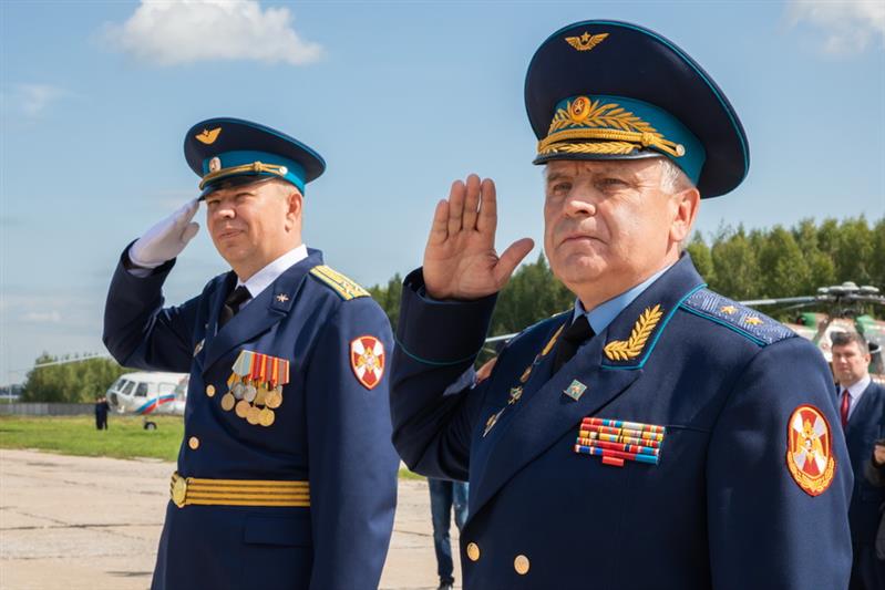 ЧКАЛОВСКОМУ АВИАЦИОННОМУ ПОЛКУ ОСОБОГО НАЗНАЧЕНИЯ ВРУЧИЛИ БОЕВОЕ ЗНАМЯ