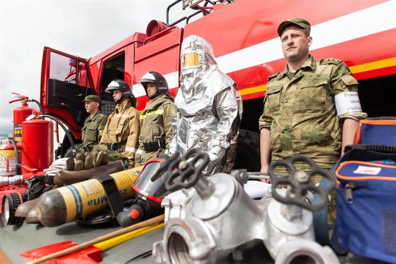 ЧКАЛОВСКОМУ АВИАЦИОННОМУ ПОЛКУ ОСОБОГО НАЗНАЧЕНИЯ ВРУЧИЛИ БОЕВОЕ ЗНАМЯ