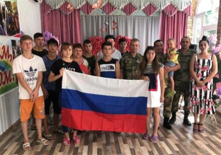  Военнослужащие грозненского соединения Росгвардии провели Урок мужества для воспитанников моздокского детского дома