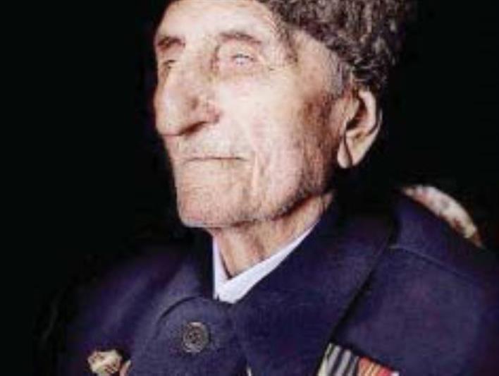 Росгвардейцы Кабардино-Балкарии навестили 103-летнего ветерана Великой Отечественной войны Хусея Аттаева