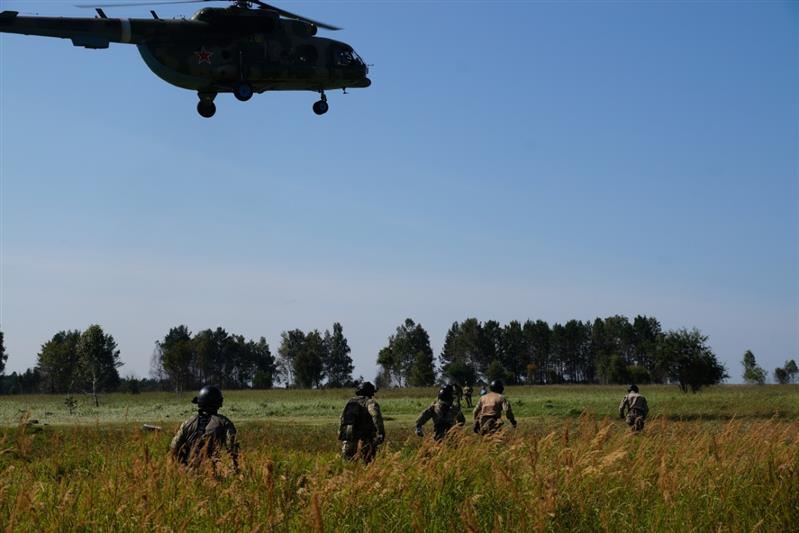 Росгвардия провела тренировку по десантированию на воду в акватории Курминского залива