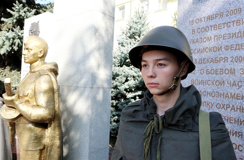 Росгвардейцы провели памятное мероприятие, посвященное 20-летию разгрома боевиков, вторгшихся на территорию Республики Дагестан