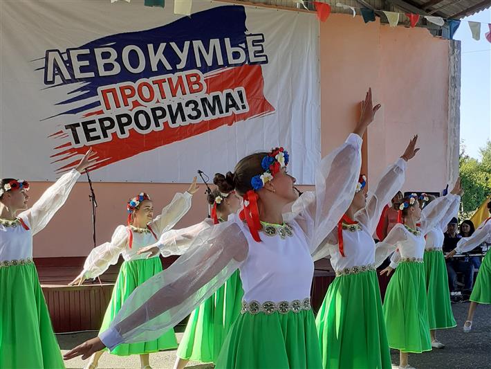 Представители ставропольского управления Росгвардии приняли участие в молодежном форуме «Левокумье против терроризма!» (фото)