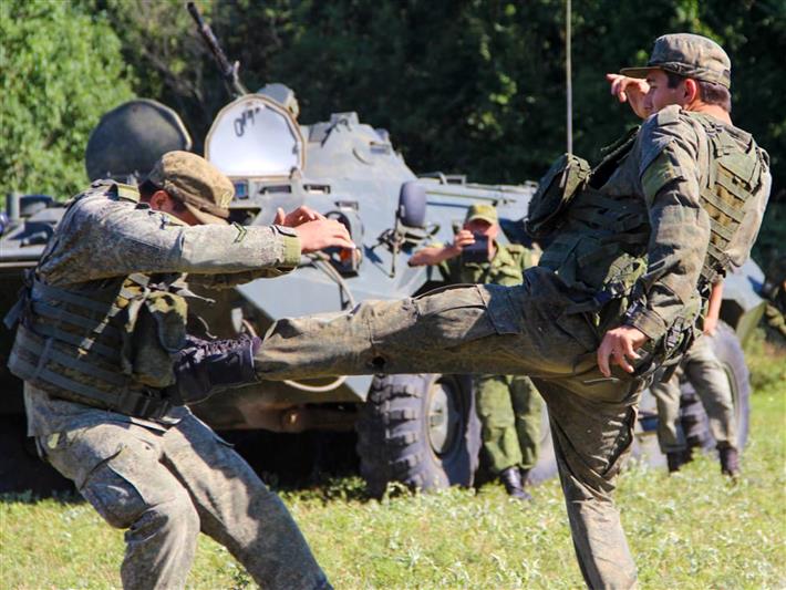 Представители ставропольского управления Росгвардии приняли участие в молодежном форуме «Левокумье против терроризма!» (фото)