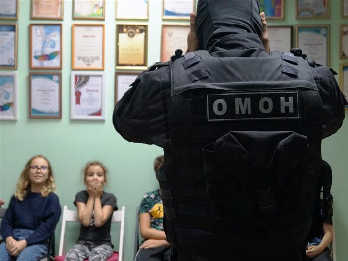 В Уральском округе Росгвардии завершилась патриотическая акция «С флагом на сердце»