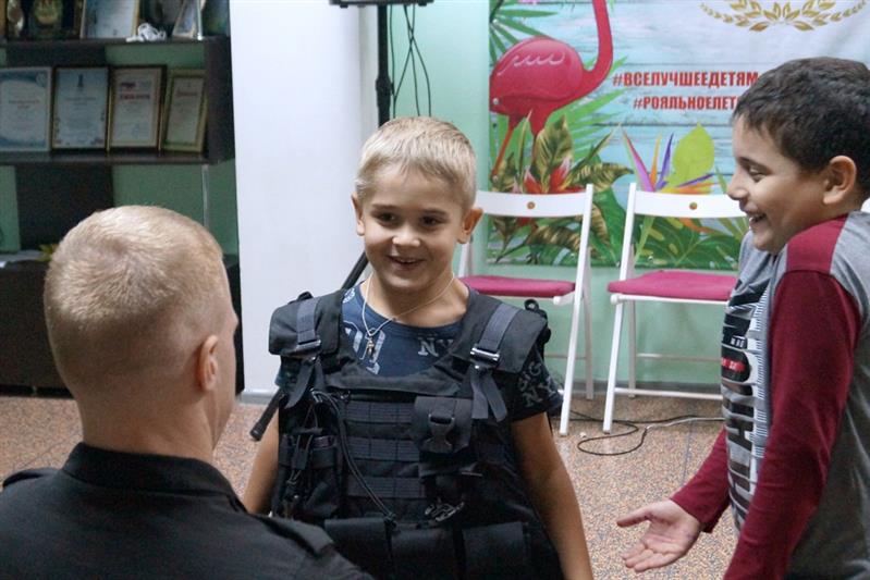 В Уральском округе Росгвардии завершилась патриотическая акция «С флагом на сердце»